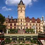 Am Schloss Schwerin (Mecklenburg-Vorpommern)