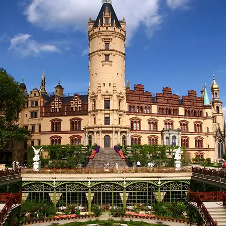 Am Schloss Schwerin (Mecklenburg-Vorpommern)